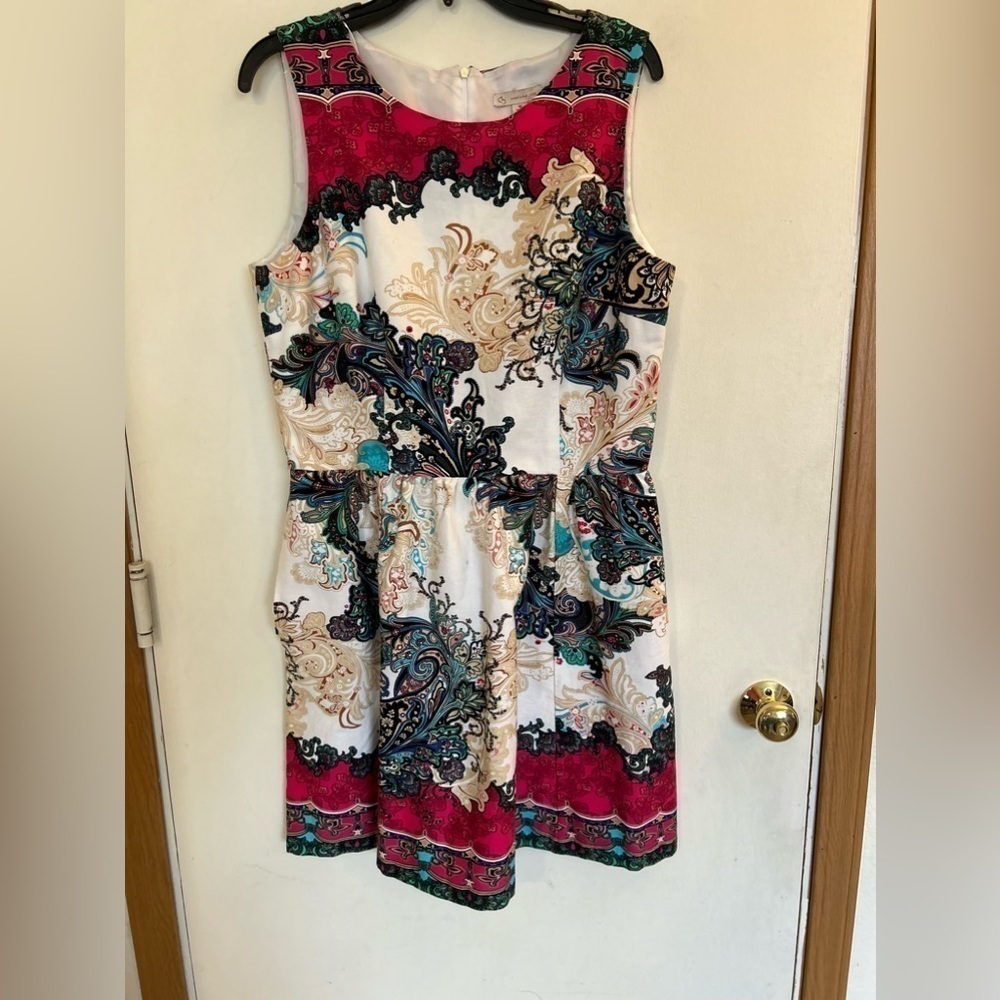 CB established 1962 cotton paisley
dress,pockets,back zip,lined upper size 16